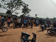 Youths blocks road as suspected herdsmen injure 10 in Benue community – The Nation Newspaper